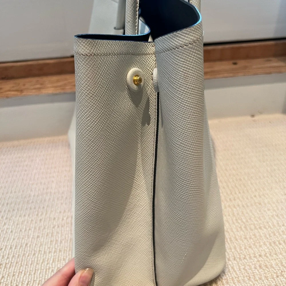 Prada Cuir Tote White - Picture 10 of 16